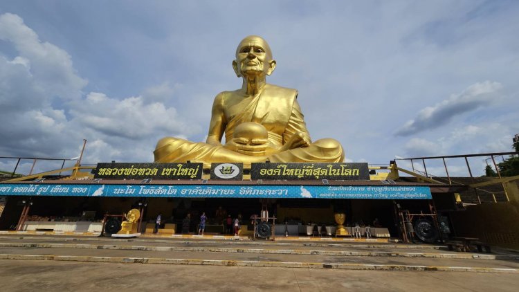 เที่ยวหน้าฝน!!!  เสริมสิริมงคลชีวิต แวะนมัสการ “หลวงพ่อทวด” องค์ใหญ่สุดในโลก“เขาใหญ่”