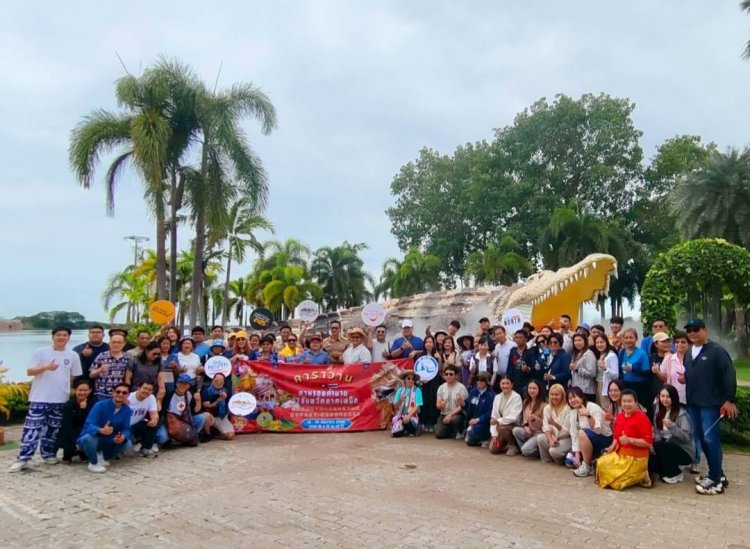 เลี้ยงสังสรรค์ต้อนรับคาราวาน "ตามรอยตำนาน 17 จังหวัดภาคเหนือ”ที่ภัตตาคารเล่งหงษ์ นครสวรรค์