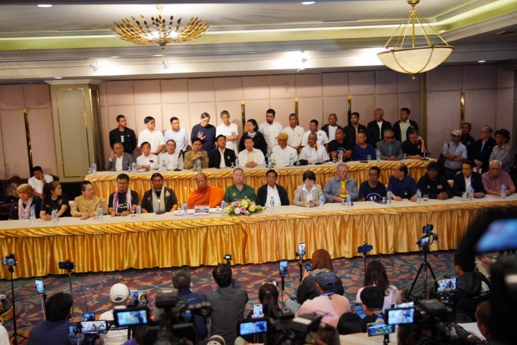 ‘รวมพลังแผ่นดิน’ แถลงจุดยืน จี้นายกฯ รับผิดชอบคลิปเสียงคุย ฮุน เซน