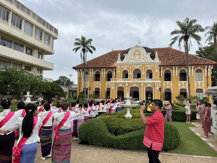 ฉลอง 84 ปี"อภัยภูเบศร"สุดยิ่งใหญ่!ผอ.โรงพยาบาลนำรำ-บวงสรวงรำลึกบุญคุณเจ้าพระยาฯผู้ริเริ่มพัฒนาสมุนไพร