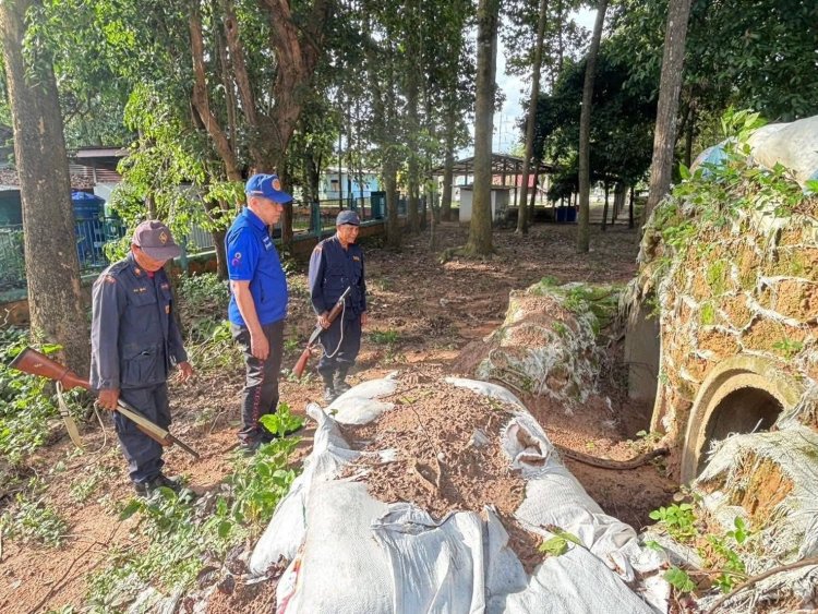 ผู้ว่าฯ ศรีสะเกษ สั่งเร่งระดมบูรณะหลุมหลบภัยหมู่บ้านแนวชายแดนไทย-เขมร
