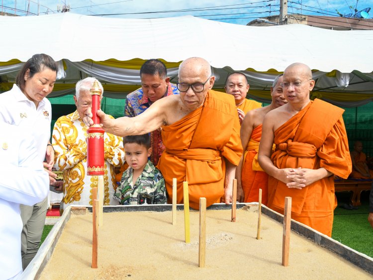 ชลบุรี ยกเสาเอกศาลาสมเด็จพระเจ้าตากสินมหาราช
