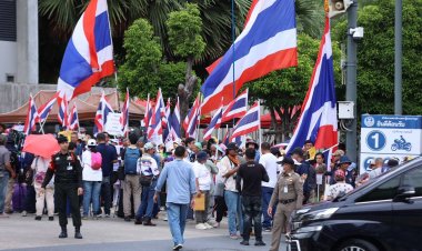 คปท. บุกสภา!! ค้าน ‘พ.ร.บ.นิรโทษกรรม-กาสิโน’