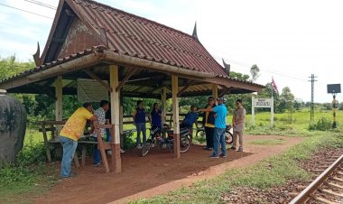 ทุกข์ชาวบ้าน! ศาลาที่หยุดรถไฟหนองแสงสร้างกว่า50 ปีทรุดโทรมชำรุดไร้เหลียวแล
