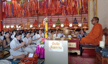 นักเรียน-ประชาชนพร้อมใจแห่เทียนพรรษาถวายวัดก่อนหยุดยาว