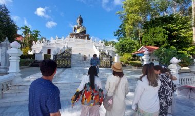 ชาวไทยพุทธในเบตง-มาเลเซีย แห่สักการะพระมหาธาตุเจดีย์พระพุทธธรรมประกาศเพื่อศิริมงคล