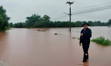 ฝนถล่มอุตรดิตถ์ น้ำป่าหลาก "แม่น้ำปาด" เอ่อท่วมล้นตลิ่ง ปิดเส้นทางจราจร
