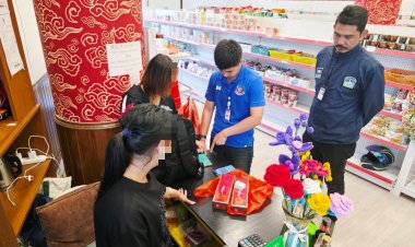 ตำรวจบุกจับสองสาว แอบขายบุหรี่หนีภาษี ยึดของกลางกว่า323 ซอง