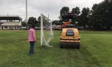 แขวงการทางแม่สอดลุยปรับพื้นสนามฟุตบอล  ฝึกซ้อม พัฒนาเทคนิค ทักษะ การเล่นฟุตบอล