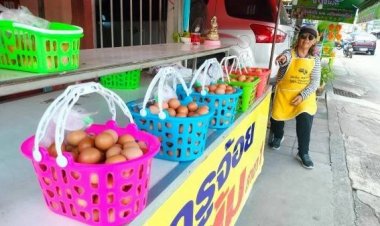 เศรษฐกิจแย่ -วงการสงฆ์ฉาวโฉ่ฉุดยอดขายไข่ต้มแก้บนหน้าวัดโสธรฯซบเซา