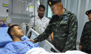 แม่ทัพภาค 2 เยี่ยม 3 ทหารกล้าเหยียบกับระเบิดช่องบก