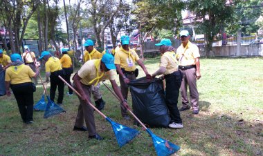 ผู้ว่าฯ นราธิวาส นำจิตอาสาร่วมกิจกรรมจิตอาสาบำเพ็ญสาธารณะประโยชน์