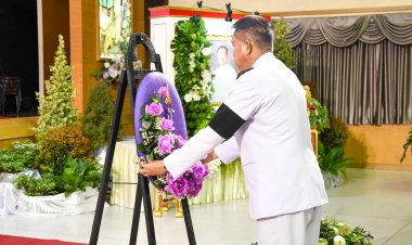 โปรดเกล้าฯ พวงมาลาพระราชทานวางหน้าหีบศพ "ศักดา สกนธวัฒน์"อธิการเจ้าคณะเซนต์คาเบรียลฯ