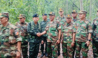 เปิดภาพ  ทหารไทย-กัมพูชา จับมือกลางสมรภูมิสามเหลี่ยมมรกต-ช่องบก ตรวจพื้นที่ร่วมกัน