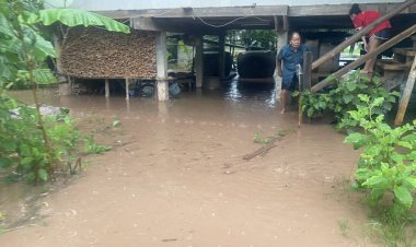 น้ำป่าทะลักกลางดึก ท่วมบ้านหนองบัว เทศบาลงิมเร่งอพยพชาวบ้านหนีภัย