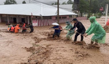 "น่านอ่วม"ฝนตกไม่หยุด หลายพื้นที่จมฉับพลัน สะพานพัง-ถนนถูกตัดขาด