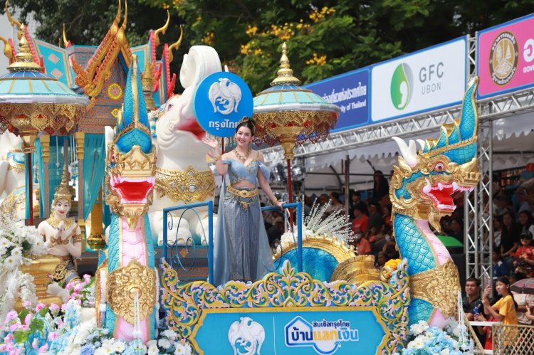 สุดยิ่งใหญ่อลังการ!ขบวนแห่เทียนพรรษาอุบลฯภาคกลางคืน นทท.แห่ชมคึกคัก