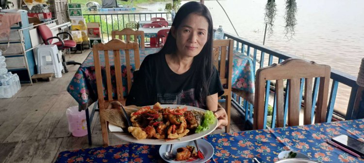 อร่อยถูกปาก รสชาติโดนใจ วิวหลักล้าน@ร้านเรือนแพเกาะเทโพ
