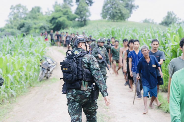 "ฐานอุเกรทะ" ทหารเมียนมาแตก หนีข้ามมาฝั่งไทย เกือบ 100 คน