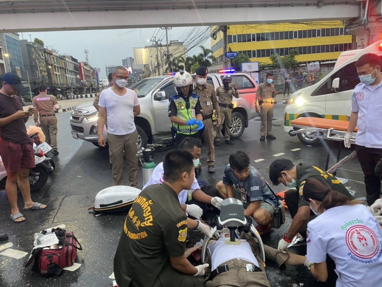 เศร้า!รถบรรทุกฝ่าไฟแดงพุ่งชนตำรวจน้ำดีดับคาที่ย่านพัฒนาการ