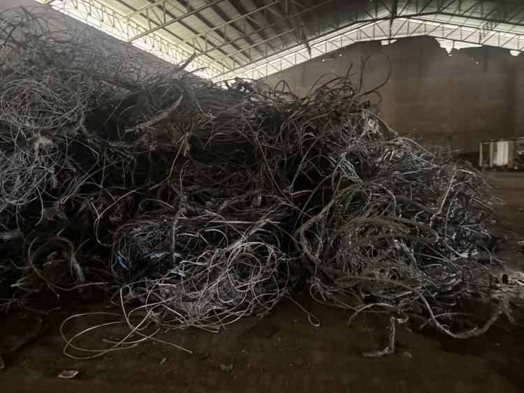 อุตฯปราจีนบุรีสั่งปิดรง.ทุนจีนคัดแยกเศษสายไฟ-ชิ้นส่วนอิเล็กทรอนิกส์ ไม่ได้รับอนุญาต
