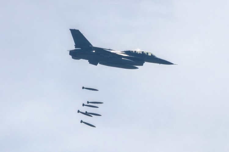 ทหารเขมรขวัญกระเจิง!F-16 บอมบ์-บาดเจ็บในหลุมหลบภัยอื้อ