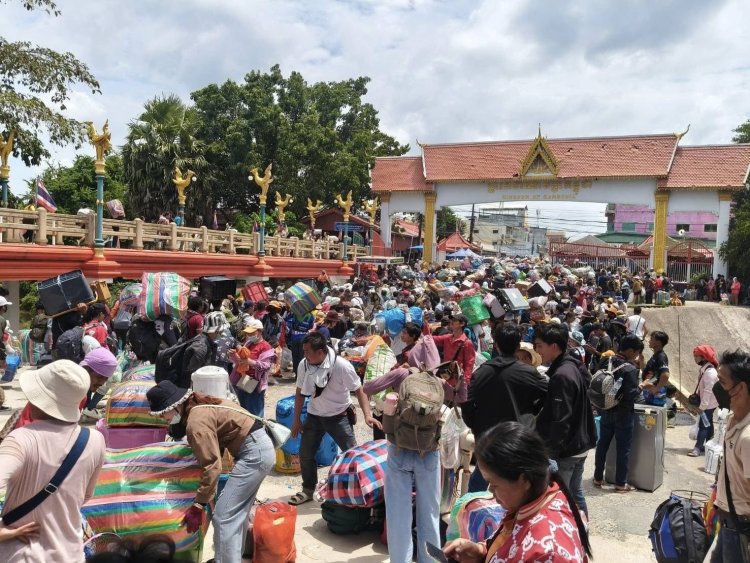 ผวาอยู่ไทยไม่ปลอดภัย!เขมรนับหมื่นทะลักด่านบ้านแหลมกลับบ้านเกิด