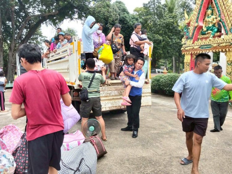 นายอำเภอทุ่งศรีอุดม ลงพื้นที่ตรวจเยี่ยม ให้กำลังใจผู้อพยพจากเหตุประทะชายแดน