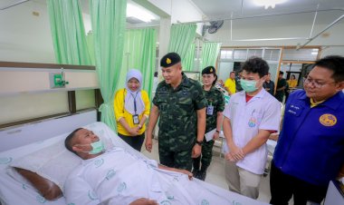 แม่ทัพภาคที่ 4 เยี่ยมให้กำลังใจเจ้าหน้าที่บาดเจ็บที่รพ.สุไหงปาดี