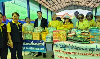 "ธารน้ำใจไม่ขาดสาย"คนอำนาจเจริญบริจาคสิ่งของช่วยเหลือทหารกล้า-ผู้ประสบภัยชายแดน