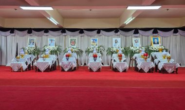 ศรีสะเกษพร้อมใจร่วมพิธีพระราชทานผ้าไตรและภัตตาหารสามหาบเก็บอัฐิ 7 ทหารกล้า