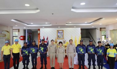 ศรีสะเกษจัดพิธีมอบชุดสิ่งของพระราชทานให้ชรบ.ดูแลสถานการณ์ชายแดน