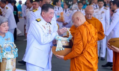 ‘ภูมิธรรม’ นำ ครม.ทำบุญตักบาตรถวายพระราชกุศล เนื่องในวันแม่แห่งชาติ