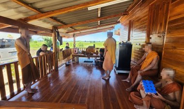 ฝ่ายปกครอง-ตำรวจสภ.ตะพานหินลุยตรวจหาสารเสพติด2วัดเจอพระฉี่สีม่วง5รูปจับสึกทันที