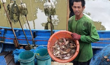 ชีวิตบนสายน้ำ “ซัน” ประมงพื้นบ้านข้างคลองหนองจิก