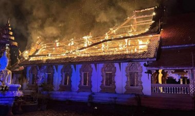 ระทึก!ไฟไหม้วิหารวัดเวฬุวันป่าไผ่เชียงใหม่วอดเกือบทั้งหลัง