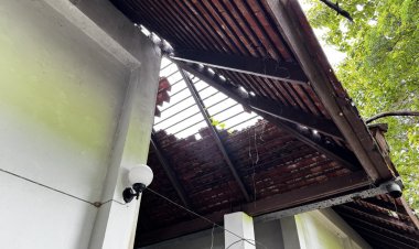 น่าน – ชาวตำบลบ่อสวก อ.เมืองน่าน ตัดพ้อขายขี้หน้า “ได้รางวัลระดับโลก แห่งแรกของไทย” แต่ศาลาฯดงปู่ฮ้อ หลังคารั่ว-ทรุดโทรมหนัก รับรองคณะดูงานไม่ได้ หลังร้องขอมาแล้วกว่า 5 ปี ไม่คืบหน้า  วอนหน่วยงานเกี่ยวข้องเร่งแก้ไขด่วน  เตรียมต้อนรับนักท่องเที่ยวยุโรป