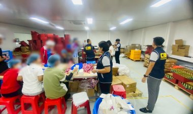 ทลายรง.ผลิตเครื่องสำอางเถื่อนยึดของกลาง2.3แสนชิ้น มูลค่ากว่า 20 ล้านบาท