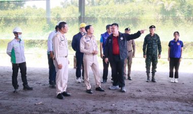 ผู้ว่าฯนราธิวาสลงพื้นที่เยี่ยมให้กำลังผู้ประกอบการแว้งเหยื่อไฟใต้