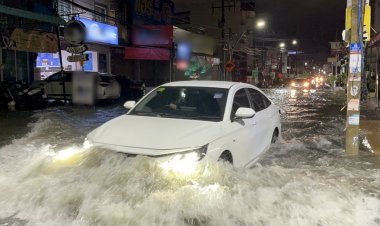 ฝนตกหนักนานกว่า 3 ชั่วโมง น้ำท่วมถนนฉับพลันหลายจุดทั่วเมืองพัทยา