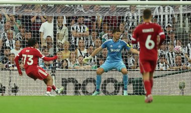 "ริโอ"สวมบทฮีโร่ ยิงทดเจ็บพา "หงส์แดง"บุกเฉือน"สาลิกาดง"3-2