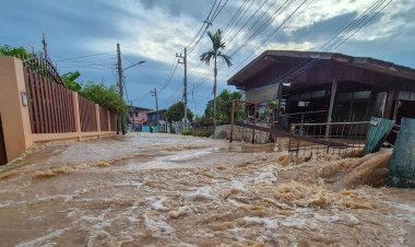 ระทึก!มวลน้ำเหนือทะลักแม่น้ำยมเอ่อล้นชุมชนคูหาสุวรรณสุโขทัย