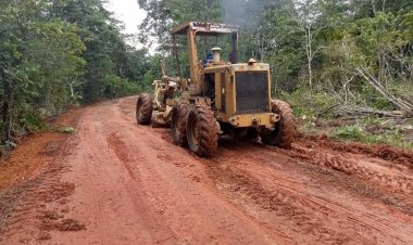ศรีสะเกษระดมเครื่องจักรกลปรับเกรดถนนขึ้น "ภู มะเขือ"รองรับภารกิจความมั่นคง