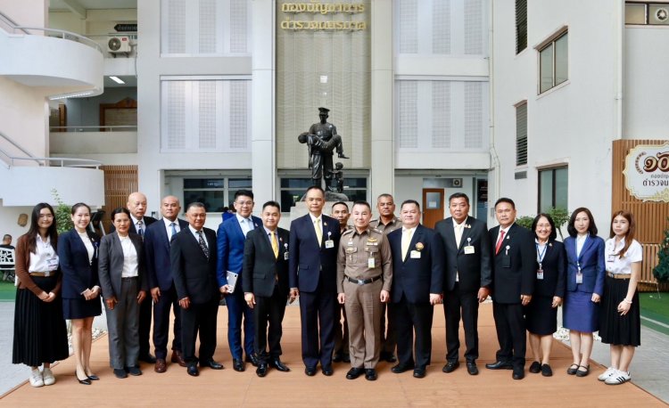 กมธ.การกฎหมาย และการยุติธรรม วุฒิสภา ตรวจเยี่ยมกองบัญชาการตำรวจนครบาล