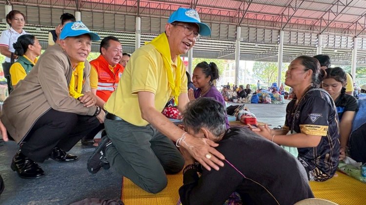 คณะสว.ลงพื้นที่ศรีสะเกษ เยี่ยมศูนย์อพยพ–แนวปะทะ มอบเงินช่วยเหลือผู้ประสบภัย
