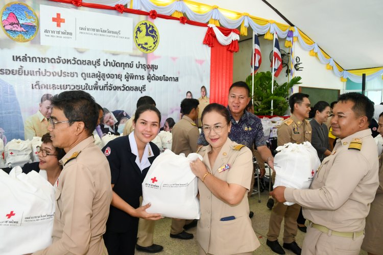 ผู้ว่าฯชลบุรี ลงพื้นที่ ลงพื้นที่ สัตหีบ บำบัดทุกข์ บำรุงสุข สร้างรอยยิ้มแก่ปวงประชา
