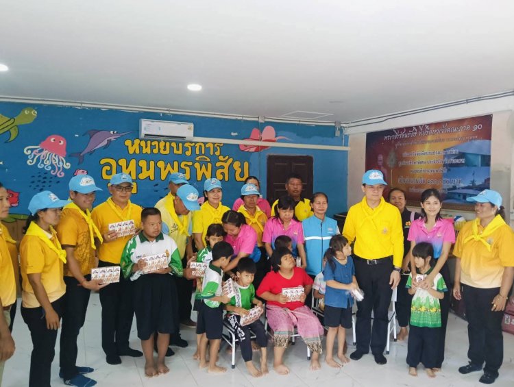 โปรดเกล้าฯ พระราชทานให้จังหวัดศรีสะเกษนำนมยูเอชทีให้แก่ผู้อพยพชายแดน