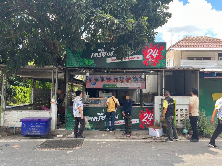 จับครั้งที่ 4 ไม่เข็ด!ตำรวจบุกทลายร้านผลิต ขายน้ำกระท่อม ยัด 6 ข้อหนัก