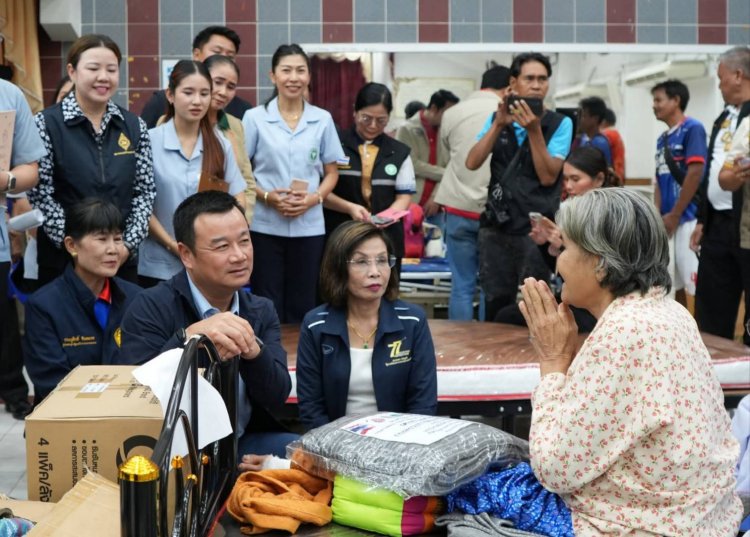 ห่วงใยคนชายแดน "สรวงศ์"รมว.ท่องเที่ยวฯลงพื้นที่ศรีสะเกษเยี่ยมให้กำลังใจผู้ประสบภัย