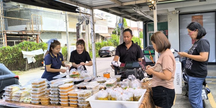 ยกความอร่อยจากร้านหรูสู่ริมทาง “ร้านแกงไวน์พอร์ท”ขวัญใจคนแรงงานย่านปทุมสายใน